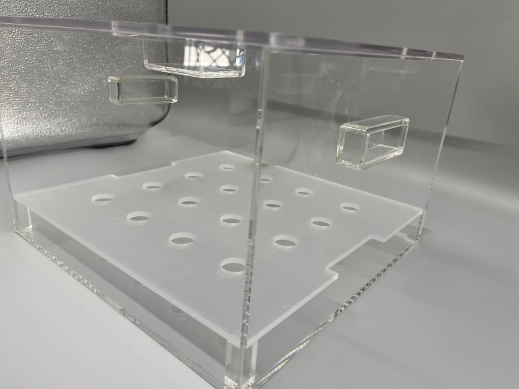 Plexiglass desiccator